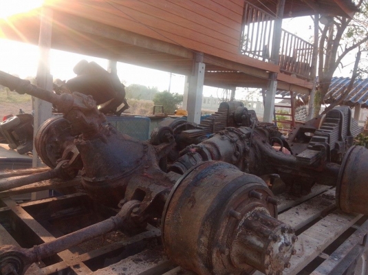 แท่นมิตรซู 2 เพา พร้อมแนบ  น๊อตล้อ 8 ตัว ของเก่าญี่ปุ่น  เก่าเก็บ สนิม แพงเบรกฟุ 2 ข้าง