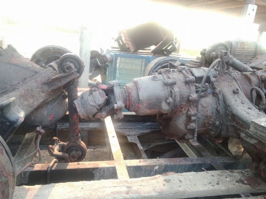 แท่นมิตรซู 2 เพา พร้อมแนบ  น๊อตล้อ 8 ตัว ของเก่าญี่ปุ่น  เก่าเก็บ สนิม แพงเบรกฟุ 2 ข้าง