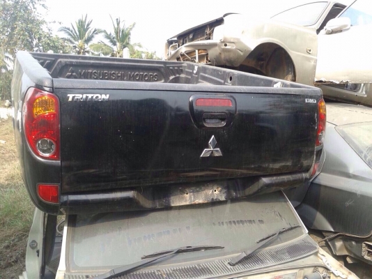 กระบะไทรทั่นเเคป สีดำอุปกรณ์ครบ มีอีกหลายรุ่น