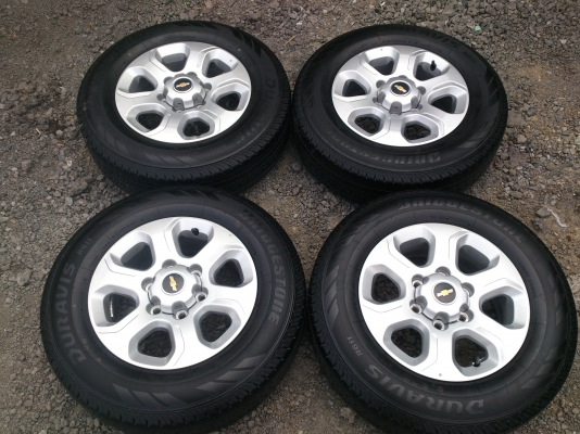 ขายแม็กถอดป้ายแดง ALL NEW  CHEVROLET 6รู ขอบ16 พร้อมยางบริดสโตน215/70R16  ยางสัปดาห์ที่31ปี14 ตุ่มหน้ายางยังอยู่ ใหม่ๆจำนวน  1  ชุด