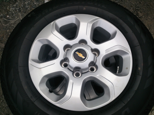 ขายแม็กถอดป้ายแดง ALL NEW  CHEVROLET 6รู ขอบ16 พร้อมยางบริดสโตน215/70R16  ยางสัปดาห์ที่31ปี14 ตุ่มหน้ายางยังอยู่ ใหม่ๆจำนวน  1  ชุด