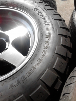 265/70R17 แม๊ก เบ้ดเล่ พร้อมยาง BF Goodrich  MUD -Terrain T/A  ชุด 4  ล้อ  ปี 2012  TEL.081-427-3941
