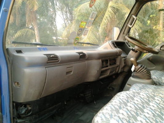 รถบรรทุก 6 ล้อกลาง