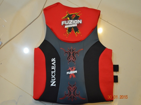 เสื้อชูชีพของ Fuzion Watersports usa
