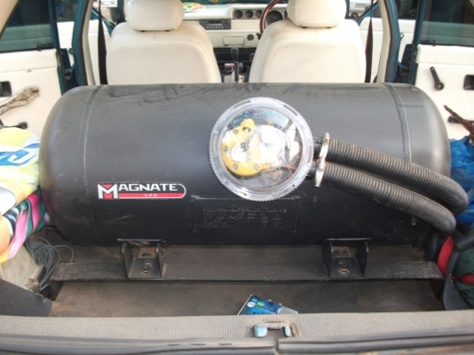 ขายด่วน รถเก๋งมาสด้า คลาสสิค สวยๆ  24000  บาท ติดแก๊ส ลงเล่มแล้ว