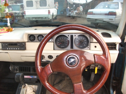 ขายด่วน รถเก๋งมาสด้า คลาสสิค สวยๆ  24000  บาท ติดแก๊ส ลงเล่มแล้ว