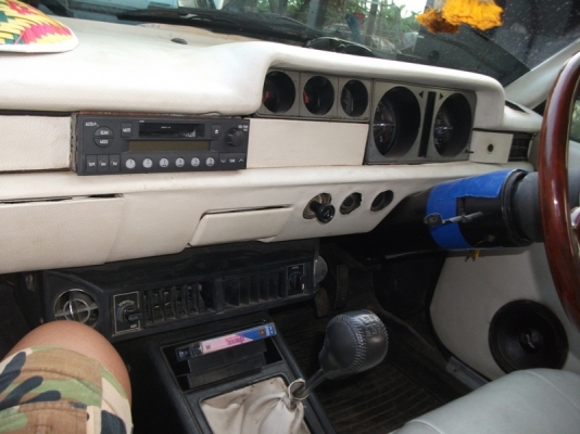 ขายด่วน รถเก๋งมาสด้า คลาสสิค สวยๆ  24000  บาท ติดแก๊ส ลงเล่มแล้ว