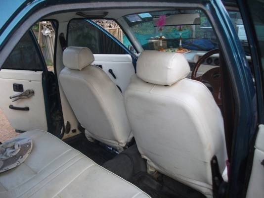 ขายด่วน รถเก๋งมาสด้า คลาสสิค สวยๆ  24000  บาท ติดแก๊ส ลงเล่มแล้ว