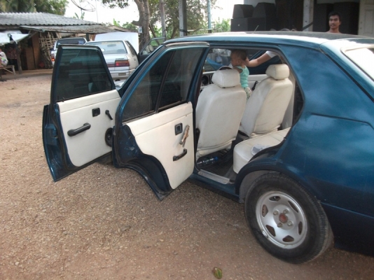 ขายด่วน รถเก๋งมาสด้า คลาสสิค สวยๆ  24000  บาท ติดแก๊ส ลงเล่มแล้ว