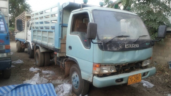 ขาย ยกชุด!  8 คัน 2,000,000 บาท (เกียร์ใหญ่ ช่วงล่างใหญ่ F หน้า-หลัง ทุกคัน)