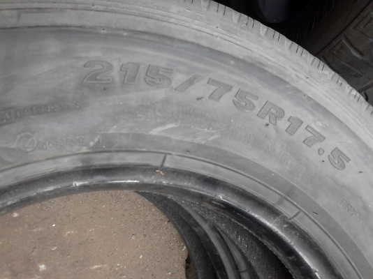 215/75R17.5  MAXXIS   RADIAL  135/133K  TUBELESS   มี 3 เส้น  TEL.081-427-3941