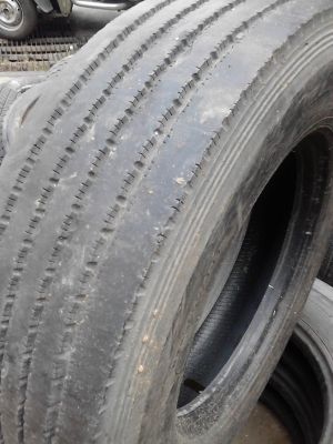 215/75R17.5  MAXXIS   RADIAL  135/133K  TUBELESS   มี 3 เส้น  TEL.081-427-3941