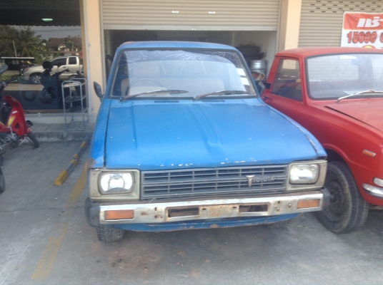 โตโยต้าม้าดํา4ขเครื่อง4สูบ16เเรงม้า โตโยต้าม้าดํา4ขเครื่อง4สูบ16เเรงม้า