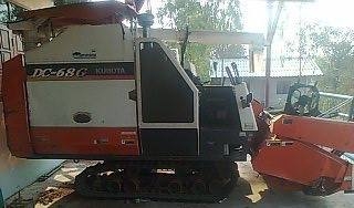 **รถเกี่ยวอุ้มDC68Gเปิด 370,000 บ.ต่อรอง**ขายDC68Gรถเกี่ยวข้าวแบบอุ้ม KUBOTA DC68G ปี53 อุ้ม 600กก. เครื่องเดิม ปั้มเดิม เกียร์เดิม ใช้งาน 2,xxx ชั่วโมง เครื่องแน่น ปั้มดี เกียร์ดี ทำงานดีเร็ว ช่วงล่าง70-80\% ท่อส่ง/ปากเกี่ยวไม่ผุ บอดี้สวยไม่ผุ สีสันสวยเดิ