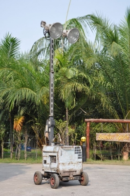 ขายสปอร์ตไลท์ DENYOเครื่องDIESEL พร้อมทาเวอร์เครนสูง สวยเดิมจากญี่ปุ่นยังไม่เคยใช้ในไทย 28,000เท่านั้น!!