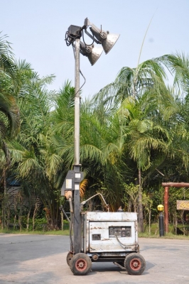 ขายสปอร์ตไลท์ DENYOเครื่องDIESEL พร้อมทาเวอร์เครนสูง สวยเดิมจากญี่ปุ่นยังไม่เคยใช้ในไทย 28,000เท่านั้น!!