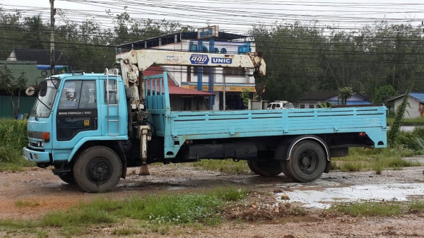 ขายรถบรรทุก 6 ล้อกระบะคาร์โก้ติดเครน 4 ตัน ISUZU ROCKY 195 แรงม้า กระบะยาว 7.50 เมตร ราคา 880000