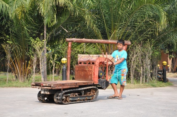 ขายรถบรรทุก ตีนตะขาบMITSUBISHIมีเกียร์ สภาพ เดิมญี่ปุ่น อะเนคประสงค์16,500เท่านั้น!!