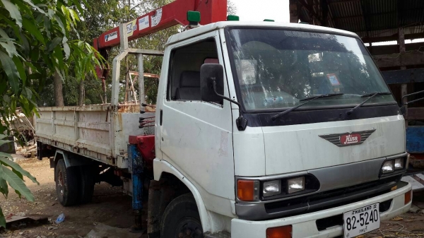 ขายรถบรรทุก 6 ล้อกระบะคาร์โก้ HINO KM779 เครื่อง 117 แรงม้า เพลา F เครน TANADO super Z 300 ราคา 380000
