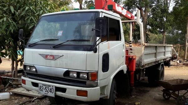ขายรถบรรทุก 6 ล้อกระบะคาร์โก้ HINO KM779 เครื่อง 117 แรงม้า เพลา F เครน TANADO super Z 300 ราคา 380000