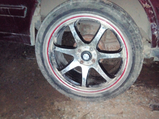 ขายล้อแม็กขอบ17พร้อมยาง4รู100 4วง4500บาท
