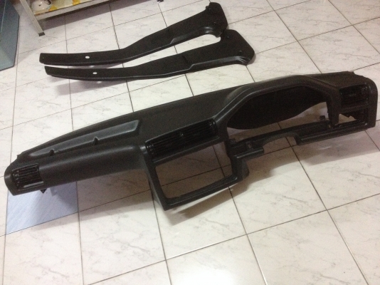 ขายคอนโซลกับชุดช่องแอร์แน่ๆe30เดิมแท้ สภาพสวยมีรอยแตก2รอยนิดเดียวตามรูป ราคา2200บาท โทร0924462525โส