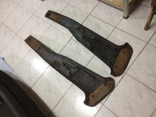 ขายชุดหนังเสากลางe30เดิมแท้1คู่ สภาพสวยให้หมดเลยตามรูป ราคา1000บาท โทร0924462525โส