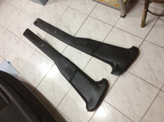 ขายชุดหนังเสากลางe30เดิมแท้1คู่ สภาพสวยให้หมดเลยตามรูป ราคา1000บาท โทร0924462525โส