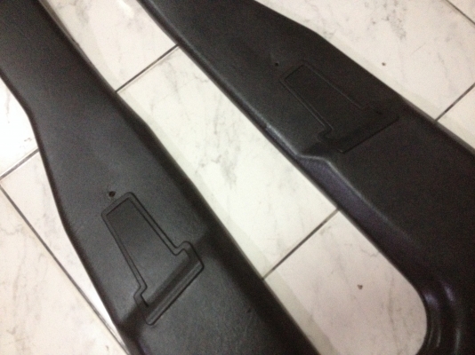 ขายชุดหนังเสากลางe30เดิมแท้1คู่ สภาพสวยให้หมดเลยตามรูป ราคา1000บาท โทร0924462525โส