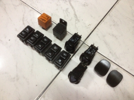 ขายสวิทซ์กระจกไฟฟ้ากับสวิทซ์ปรับไฟฟ้ามองข้าง e30 เดิมแท้ สภาพดีสวย สวิทซ์กระจกไฟฟ้าตัวละ220บาท สวิทซ์ปรับไฟฟ้าตัวละ280บาท โทร0924462525โส ขายสวิทซ์กระจกไฟฟ้ากับสวิทซ์ปรับไฟฟ้ามองข้าง e30 เดิมแท้ สภาพดีสวย สวิทซ์กระจกไฟฟ้าตัวละ220บาท สวิทซ์ปรับไฟฟ้าตัวละ280บาท โทร0924462525โส