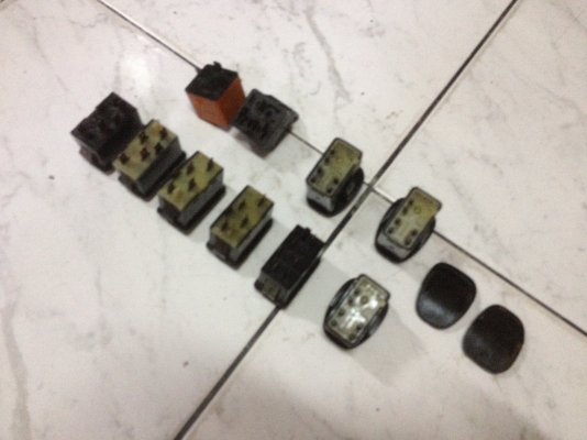 ขายสวิทซ์กระจกไฟฟ้ากับสวิทซ์ปรับไฟฟ้ามองข้าง e30 เดิมแท้ สภาพดีสวย สวิทซ์กระจกไฟฟ้าตัวละ220บาท สวิทซ์ปรับไฟฟ้าตัวละ280บาท โทร0924462525โส ขายสวิทซ์กระจกไฟฟ้ากับสวิทซ์ปรับไฟฟ้ามองข้าง e30 เดิมแท้ สภาพดีสวย สวิทซ์กระจกไฟฟ้าตัวละ220บาท สวิทซ์ปรับไฟฟ้าตัวละ280บาท โทร0924462525โส