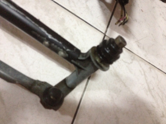 ขายชุดมอเตอร์ปัดน้ำฝน e30เดิมแท้ สภาพดีสวย ให้หมดเลยตามรูป ราคา1700บาท  โทร0924462525โส