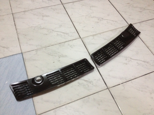 ขายแผงจิ้งหรีด e30 เดิมแท้ 1คู่ สภาพดีสวย ราคา800บาท โทร0924462525โส