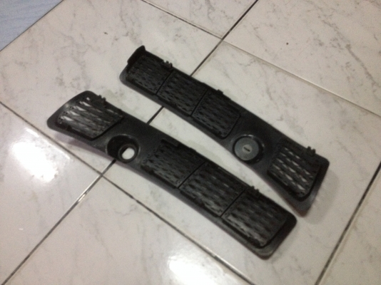 ขายแผงจิ้งหรีด e30 เดิมแท้ 1คู่ สภาพดีสวย ราคา800บาท โทร0924462525โส