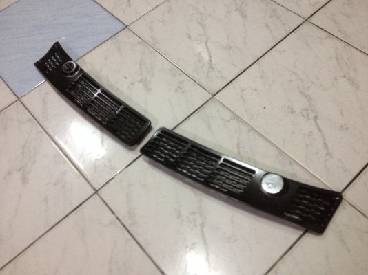 ขายแผงจิ้งหรีด e30 เดิมแท้ 1คู่ สภาพดีสวย ราคา800บาท โทร0924462525โส