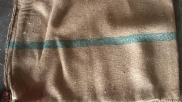 ขายกระสอบป่าน ขนาด 100 กิโลกรัม มีไม่ต่ำกว่า 5 ล้านใบ ราคาใบละ 5 บาท