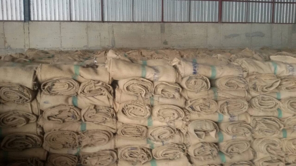 ขายกระสอบป่าน ขนาด 100 กิโลกรัม มีไม่ต่ำกว่า 5 ล้านใบ ราคาใบละ 5 บาท