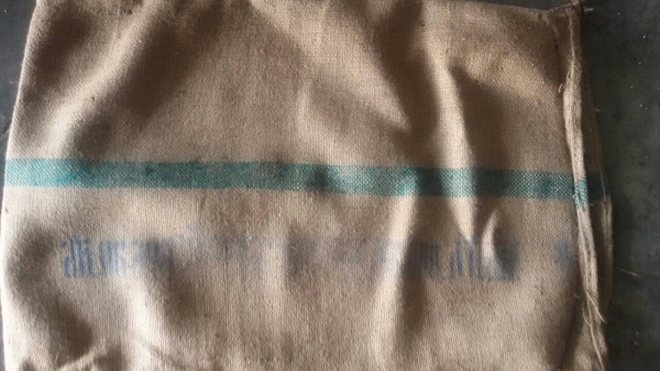 ขายกระสอบป่าน ขนาด 100 กิโลกรัม มีไม่ต่ำกว่า 5 ล้านใบ ราคาใบละ 5 บาท