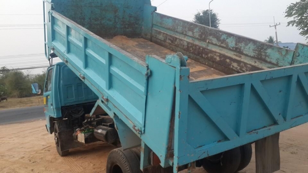 ขาย6ล้อกลางดัมพ์ดิน วัสดุก่อสร้างNKR58LK 110แรงกระบะยาว3.80เมตร แชชซีสวย พ.เพาเวอร์หัวเดิม เอกสารเล่มทะเบียนพร้อม พล้อมลุยงาน