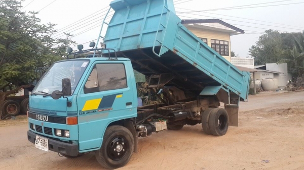 ขาย6ล้อกลางดัมพ์ดิน วัสดุก่อสร้างNKR58LK 110แรงกระบะยาว3.80เมตร แชชซีสวย พ.เพาเวอร์หัวเดิม เอกสารเล่มทะเบียนพร้อม พล้อมลุยงาน