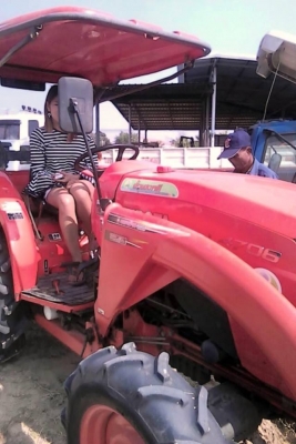 รถไถ2เพลา KUBOTA 47แรง **ราคา 470,000 บ.ต่อรอง**ขายKUBOTA-47แรง รถไถ2เพลา ส้มๆ KUBOTA L4708 4WD เครื่องเดิม เกียร์เดิม ท้ายเดิม เครื่องดี แรง ปั้มดีแน่น เกียร์ดีไม่มีหอน ทำงานดี เร็วดี คล่องตัว แรงดี ดันดีมากๆครับ ยกหางเร็วไม่อืด ใช้งานน้อย 1,4xx ชั่วโมง รถไถ2เพลา KUBOTA 47แรง **ราคา 470,000 บ.ต่อรอง**ขายKUBOTA-47แรง รถไถ2เพลา ส้มๆ KUBOTA L4708 4WD เครื่องเดิม เกียร์เดิม ท้ายเดิม เครื่องดี แรง ปั้มดีแน่น เกียร์ดีไม่มีหอน ทำงานดี เร็วดี คล่องตัว แรงดี ดันดีมากๆครับ ยกหางเร็วไม่อืด ใช้งานน้อย 1,4xx ชั่วโมง