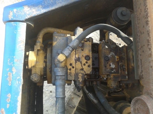 ด่วนๆขายkomatsuPC60-5สภาพตามรูป ระบบสมบูรณ์พร้อมทำงาน