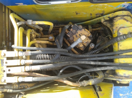 ด่วนๆขายkomatsuPC60-5สภาพตามรูป ระบบสมบูรณ์พร้อมทำงาน