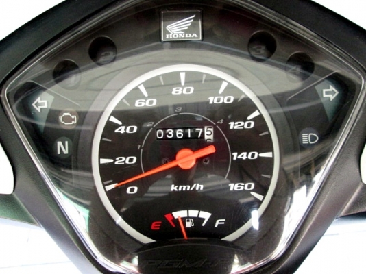 wave 110 i สีขาวม่วง รถเดือน กันยายน ปี 56 ไมล์ 3617 โล รถมีเกียยอดนิยม ประหยัดน้ำมัน แถม 2 รายการ 28900