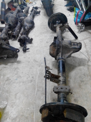 ขายเสื้อเพลา Nissan navara พร้อมดุมข้าง หรือซื้อเหมาเป็นกอง ราคา 15000 บาท