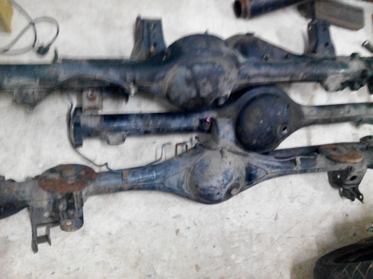 ขายเสื้อเพลา Nissan navara พร้อมดุมข้าง หรือซื้อเหมาเป็นกอง ราคา 15000 บาท