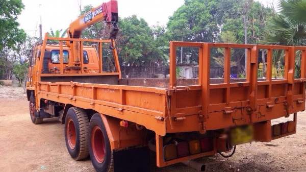 ขายรถบรรทุกสิบล้อติดเครน ISUZU FVM32PR เครื่อง 175 แรง 1 เพลา ปี 40 ติดเครนUNIC 3.5 ตัน ช่วงยาว 7.20 เมตร ขายรถบรรทุกสิบล้อติดเครน ISUZU FVM32PR เครื่อง 175 แรง 1 เพลา ปี 40 ติดเครนUNIC 3.5 ตัน ช่วงยาว 7.20 เมตร