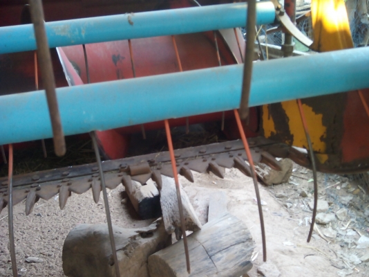 ขายรถเกี่ยวข้าว ศักพัฒนา อุ้ม 2.5 ตัน ปี 52 พร้อมเทรลเลอร์ JCM 10 ล้อ 2 เพลา หน้าเกียว 3 เมตร ขายรถเกี่ยวข้าว ศักพัฒนา อุ้ม 2.5 ตัน ปี 52 พร้อมเทรลเลอร์ JCM 10 ล้อ 2 เพลา หน้าเกียว 3 เมตร