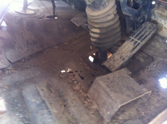 ขายสิบล้อ 2เพลาขึ้นรถเกี่ยว เครื่อง6D16  6เกียร์