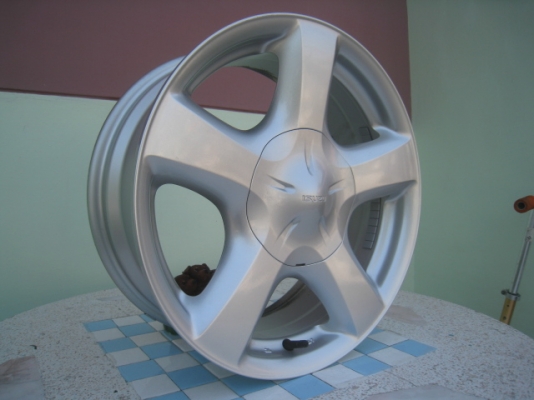 ขายล้อแม็กป้ายแดง D-MAX 17" สนใจติดต่อเล็กคลองสามครับ 081-3747940